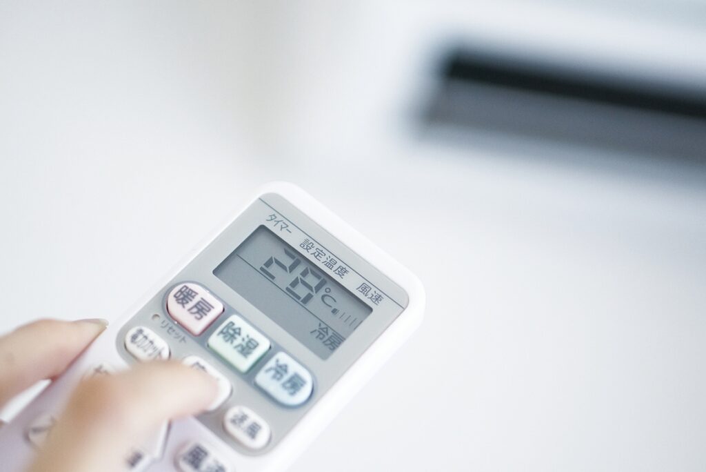 設定温度28度との比較!1度の違いで年間約940円の差
